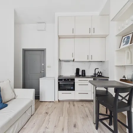 In Centre - Compact & Functional *