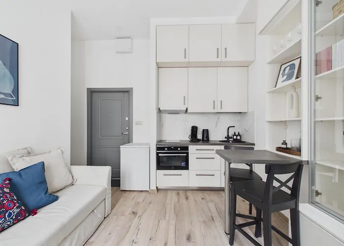 In Centre - Compact & Functional *